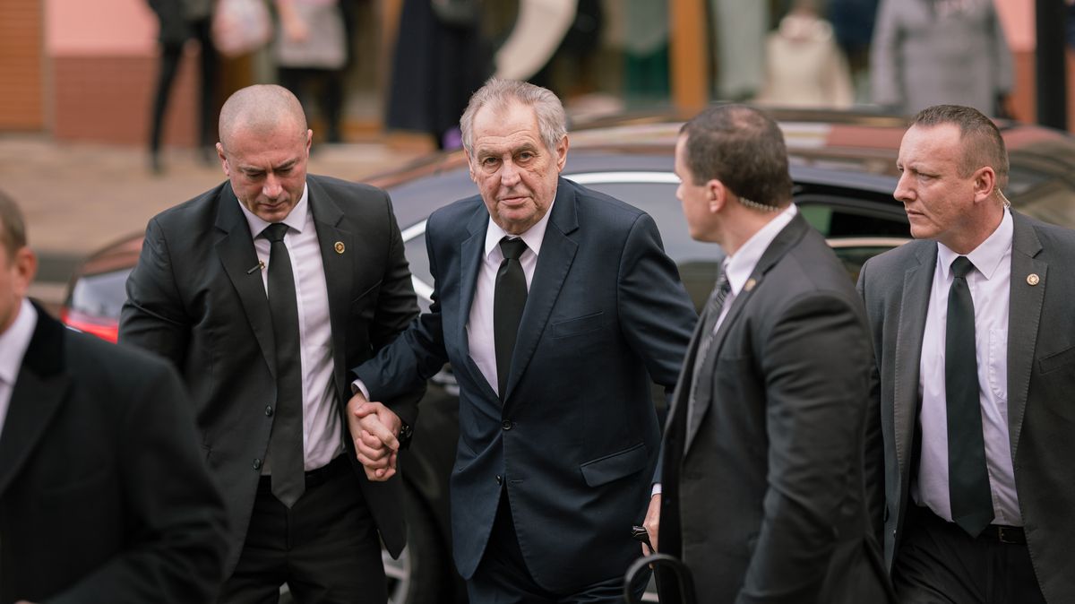 Fotky: Teplice se loučily se svým Kuberou, dorazil i prezident Zeman